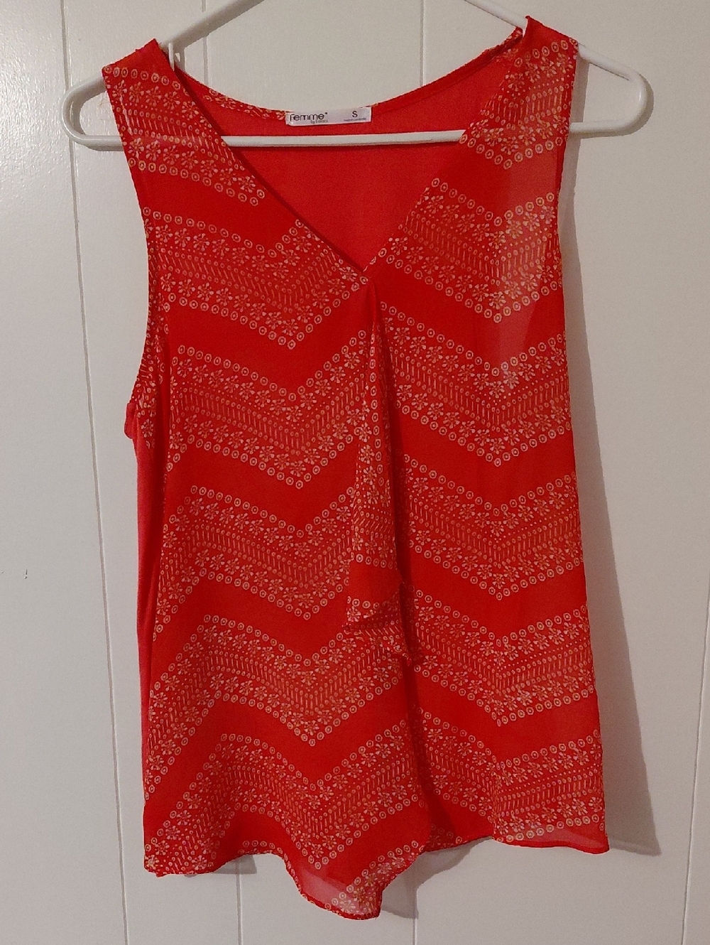 Tresics Red Sleeveless V-Neck Chevron Camisole